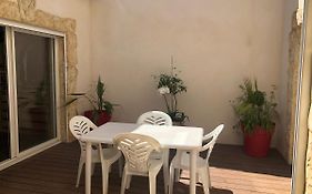Maison de village avec patio